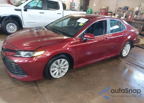 2020 Toyota Camry Le Awd z USA, uszkodzony, nr VIN 4T1C11BK6LU017456